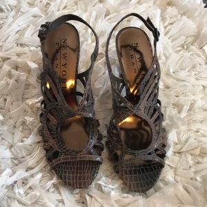 Super cute opened toe heels!